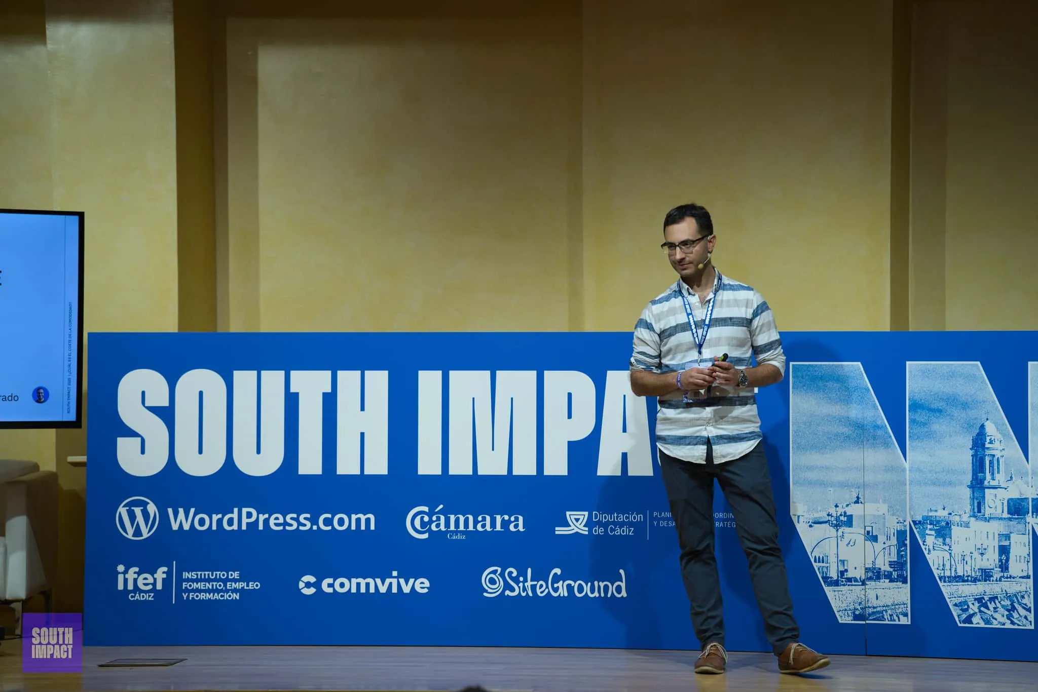 Un ponente en el escenario de South Impact 2025